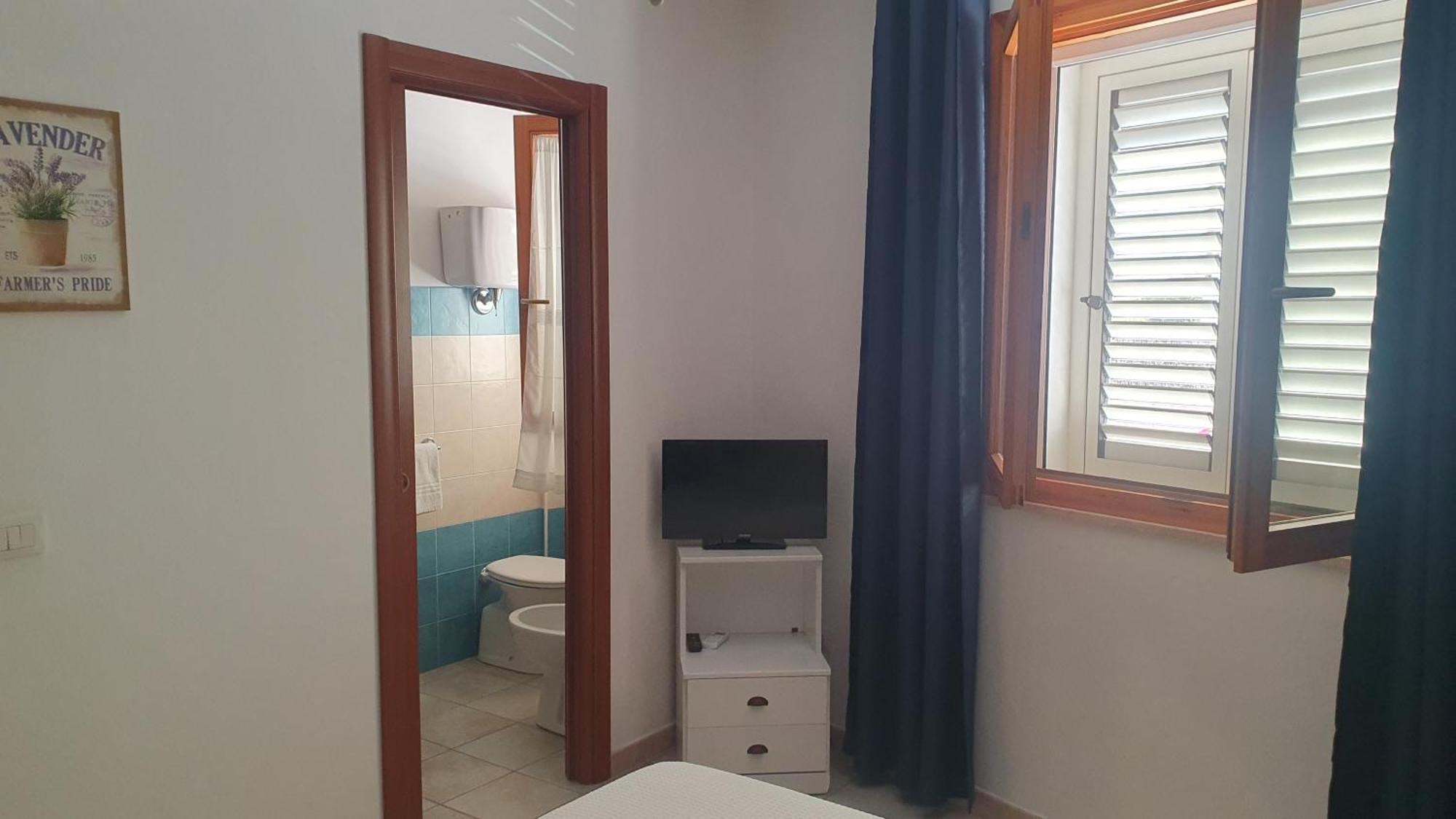 Blue Dolphin Guest House ألغيرو المظهر الخارجي الصورة