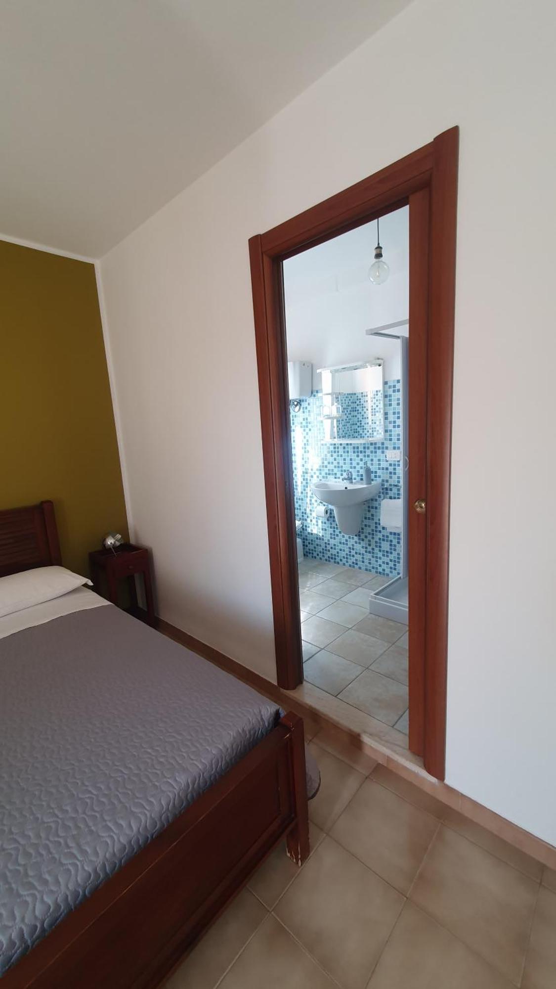 Blue Dolphin Guest House ألغيرو المظهر الخارجي الصورة